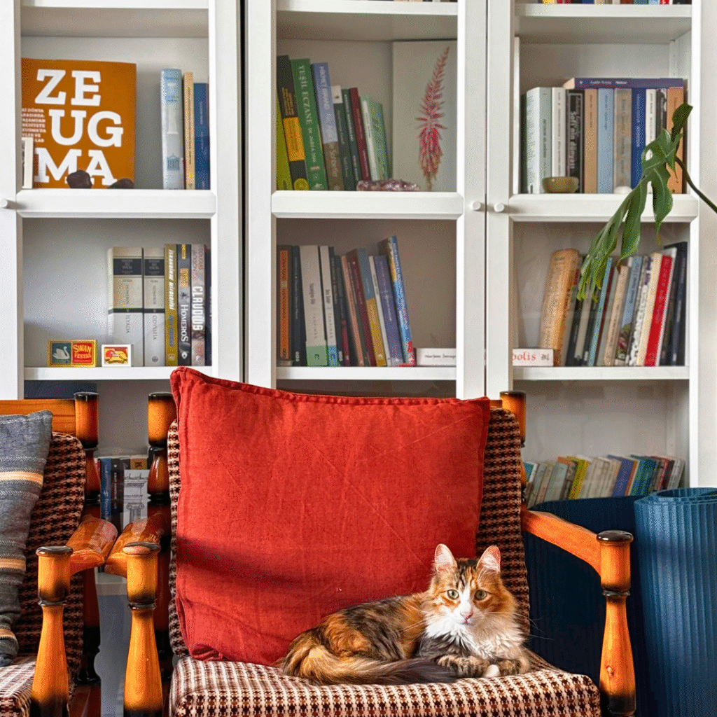 brown elegant eau de parfum instagram post (3)